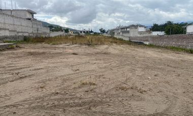 En venta  terreno  de 3942 m2 en La Mitad del Mundo, Quito , Ecuador.