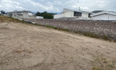 En venta  terreno  de 3942 m2 en La Mitad del Mundo, Quito , Ecuador.