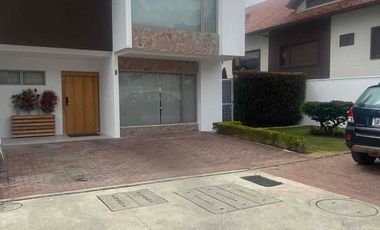 casa en venta dentro de condominio con espacio verde