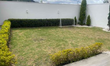 casa en venta dentro de condominio con espacio verde