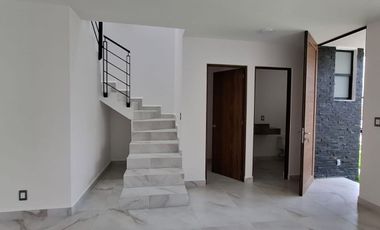 CASA NUEVA EN RENTA ZONA SUR LEÓN, GTO. ARZÚA QUINTA RESIDENCIAL A POCOS METROS DEL BLV. AEROPUERTO.