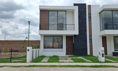 CASA NUEVA EN RENTA ZONA SUR LEÓN, GTO. ARZÚA QUINTA RESIDENCIAL A POCOS METROS DEL BLV. AEROPUERTO.