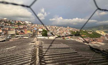SE VENDE CASA CON RENTAS EN EL BARRIO EL BOSQUE MANIZALES