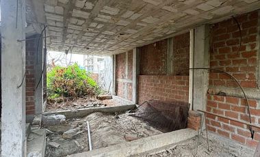 Casa en construcción en venta