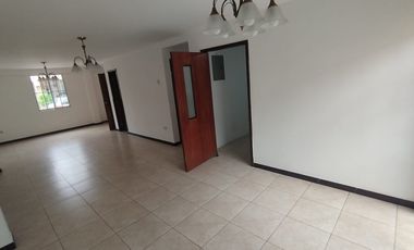 En alquiler casa de 4 dormitorios en urb.Valle Alto en Via la costa .(PC)
