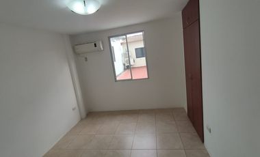 En alquiler casa de 4 dormitorios en urb.Valle Alto en Via la costa .(PC)