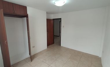 En alquiler casa de 4 dormitorios en urb.Valle Alto en Via la costa .(PC)