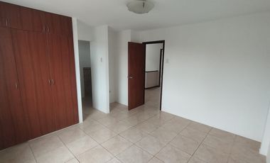 En alquiler casa de 4 dormitorios en urb.Valle Alto en Via la costa .(PC)