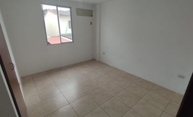 En alquiler casa de 4 dormitorios en urb.Valle Alto en Via la costa .(PC)