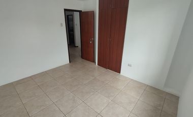 En alquiler casa de 4 dormitorios en urb.Valle Alto en Via la costa .(PC)