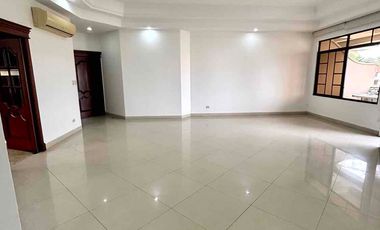 SAMBORONDÓN KM1.5, Alquilo Amplio departamento  con vista al lago 3 dorm $1150