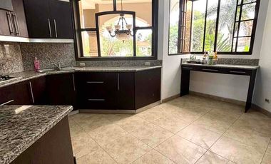 SAMBORONDÓN KM1.5, Alquilo Amplio departamento  con vista al lago 3 dorm $1150