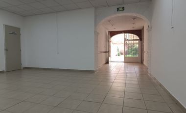 PROPIEDAD EN RENTA CON 6 CUBICULOS, PRIVADOS, EXELENTE PARA OFICINAS, CALL CENTER, ESCUELAS