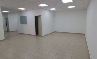PROPIEDAD EN RENTA CON 6 CUBICULOS, PRIVADOS, EXELENTE PARA OFICINAS, CALL CENTER, ESCUELAS