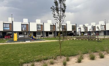 Comoda casa nueva en Aurea Residencial Toluca zona Santin aeropuerto