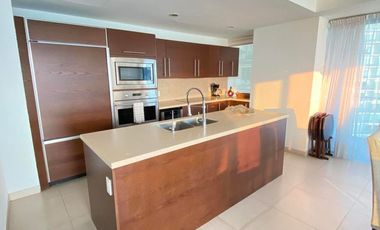 Departamento de lujo en Icon Vallarta con acceso a playa – 4 recámaras y amenidades exclusivas.