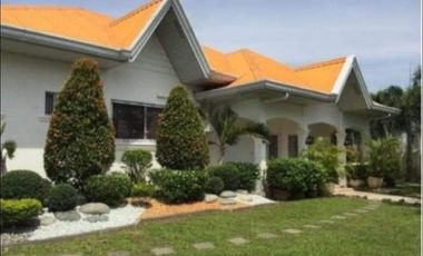 Rest House With Beautiful Garden and Spacious Lot in Tarlac City