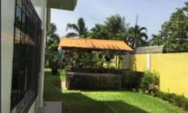 Rest House With Beautiful Garden and Spacious Lot in Tarlac City