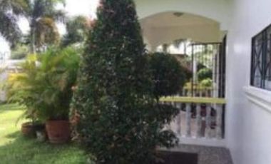 Rest House With Beautiful Garden and Spacious Lot in Tarlac City