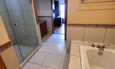 RENTO majuestuosa casa en zona dorada