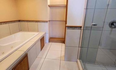RENTO majuestuosa casa en zona dorada