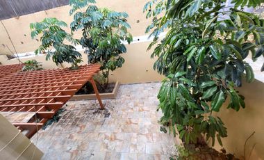 RENTO majuestuosa casa en zona dorada
