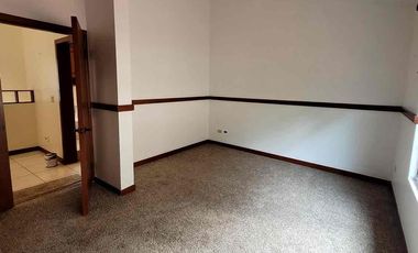 RENTO majuestuosa casa en zona dorada
