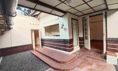 Rumah Kolonial Belanda Jogja Tepi Jalan Raya