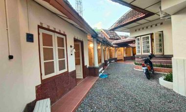 Rumah Kolonial Belanda Jogja Tepi Jalan Raya