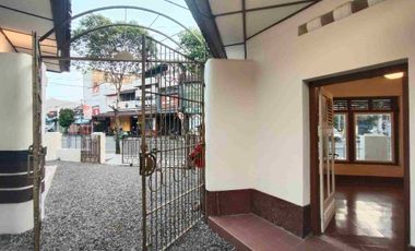 Rumah Kolonial Belanda Jogja Tepi Jalan Raya