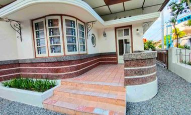 Rumah Kolonial Belanda Jogja Tepi Jalan Raya