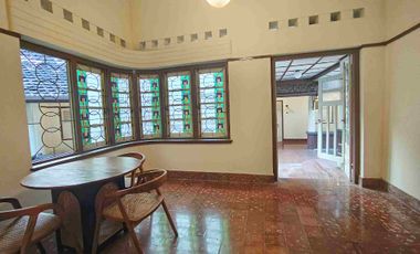 Rumah Kolonial Belanda Jogja Tepi Jalan Raya