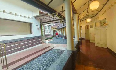 Rumah Kolonial Belanda Jogja Tepi Jalan Raya