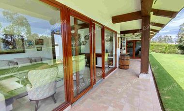 EN VENTA CASA DE LUJO DE 1 PLANTA, DE 4 DORMOTORIOS Y UNA SUITE  CON ESTUDIO, EN PIFO, A 5MIN DE LA RUTA VIVA