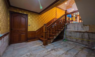 Urgent Sale! Spacious 3-Storey House with Private Pool on 1,424 sq.m. Land in the Heart of Khu Khot  3 Floors | 7 Bedrooms | 7 Parking Spaces