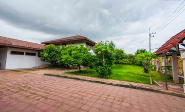 Urgent Sale! Spacious 3-Storey House with Private Pool on 1,424 sq.m. Land in the Heart of Khu Khot  3 Floors | 7 Bedrooms | 7 Parking Spaces