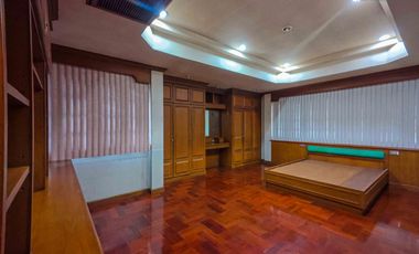 Urgent Sale! Spacious 3-Storey House with Private Pool on 1,424 sq.m. Land in the Heart of Khu Khot  3 Floors | 7 Bedrooms | 7 Parking Spaces