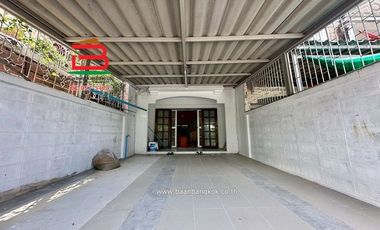 ทาวน์เฮาส์ 2 ชั้น ซอยรังสิต-นครนายก 61 เนื้อที่ 18.4 ตรว. ถนนรังสิต-นครนายก ตำบลประชาธิปัตย์ อำเภอธัญบุรี จังหวัดปทุมธานี