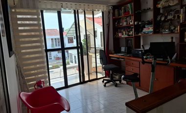 SE VENDE CASA UNIFAMILIAR CONJUNTO EL HOBO CERCA A UNICENTRO