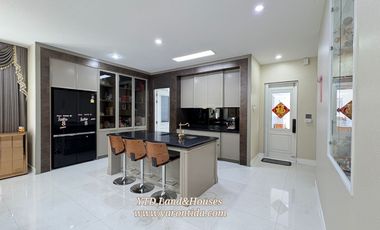 Luxury house For Sale at Nantawan Bangna km7, corner unit, L-Size