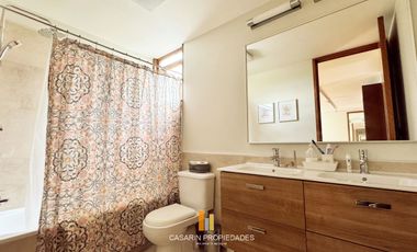 Casa en venta, Camino Real. Mediterránea en condominio interior. Colegio Everest, Craighouse, Monte Tabor