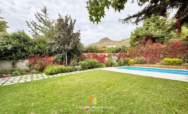 Casa en venta, Camino Real. Mediterránea en condominio interior. Colegio Everest, Craighouse, Monte Tabor