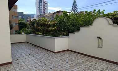 ARRIENDO CASA COMERCIAL EN MEJORAS PUBLICAS