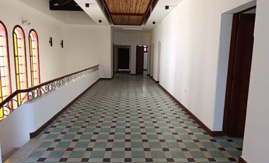 ARRIENDO CASA COMERCIAL EN MEJORAS PUBLICAS