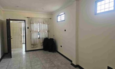 Alquiler de suite en Bellavista, calle Juan Martinez Mera y Avenida Barcelona.