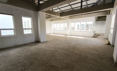 ARRIENDO EDIFICIO EN MEJORAS PUBLICAS