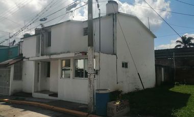 EN VENTA CASA CERCANA DE CENTROS COMERCIALES