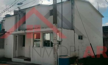 EN VENTA CASA CERCANA DE CENTROS COMERCIALES