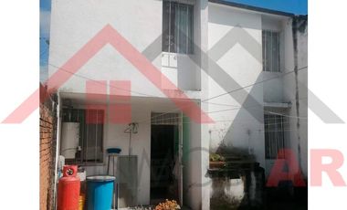 EN VENTA CASA CERCANA DE CENTROS COMERCIALES