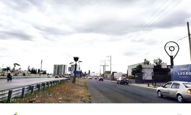 Locales en renta - Plaza Stop Lomas - acceso periférico